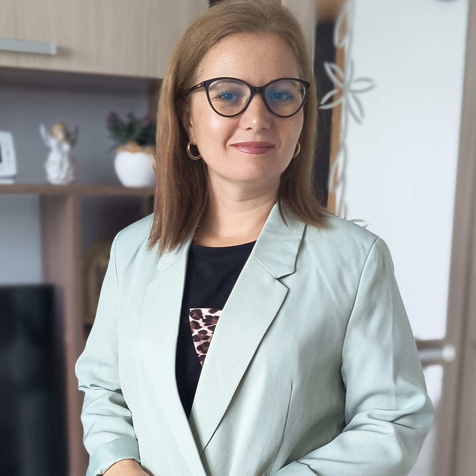 Ionela R