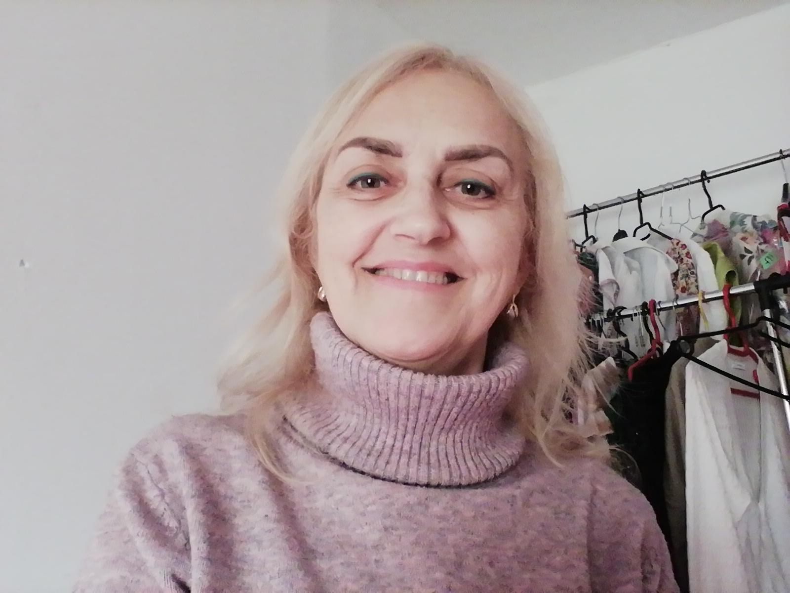 Luminita M