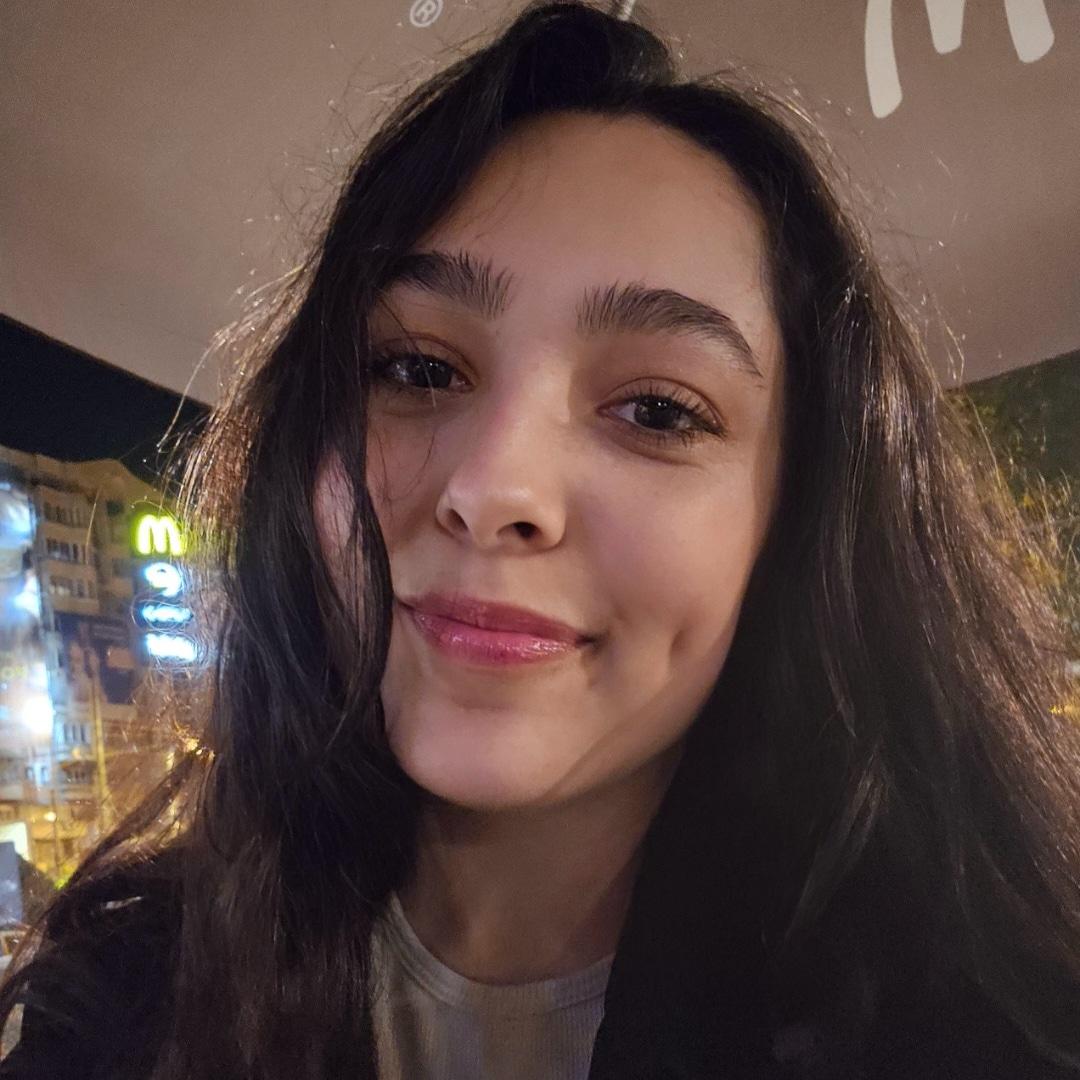Larisa  D