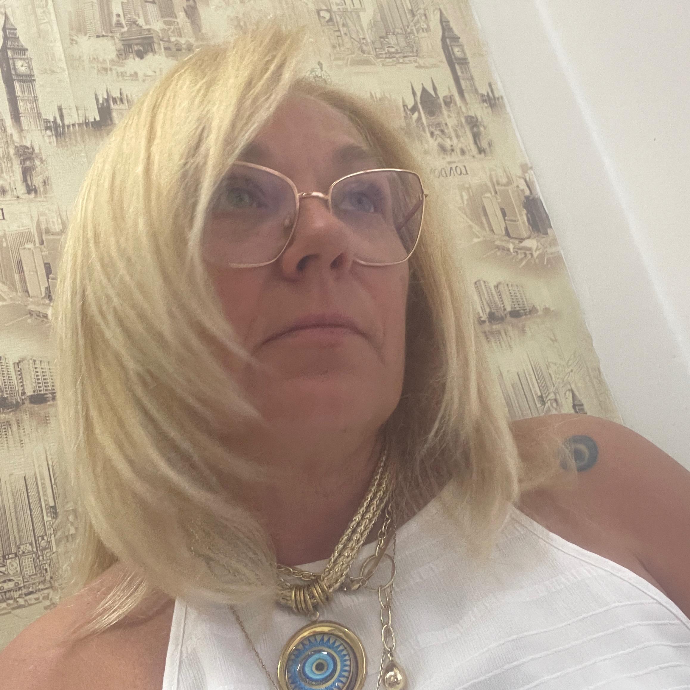 Paula Mariana F